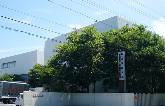 新潟青陵大学短期大学部特集